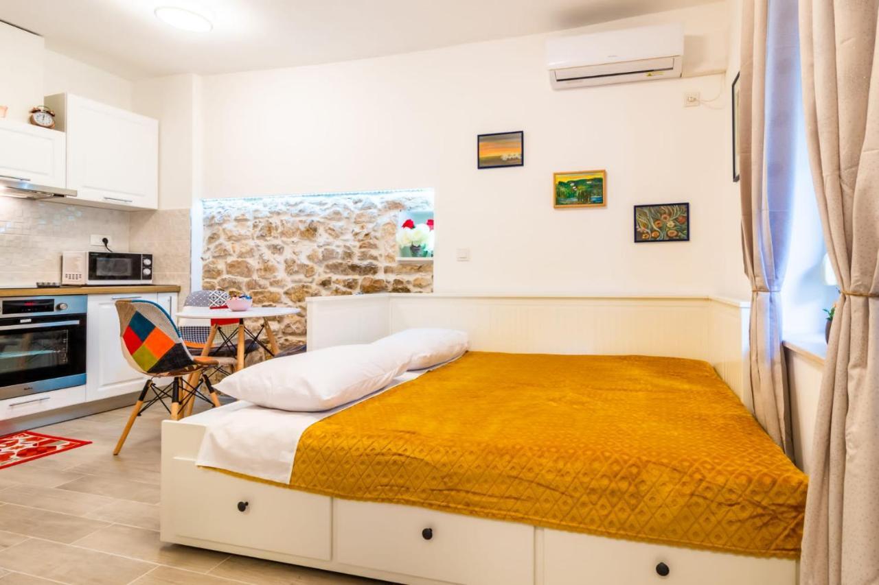 Studio Apartman Mirela Kastel Stafilic Каштела Экстерьер фото