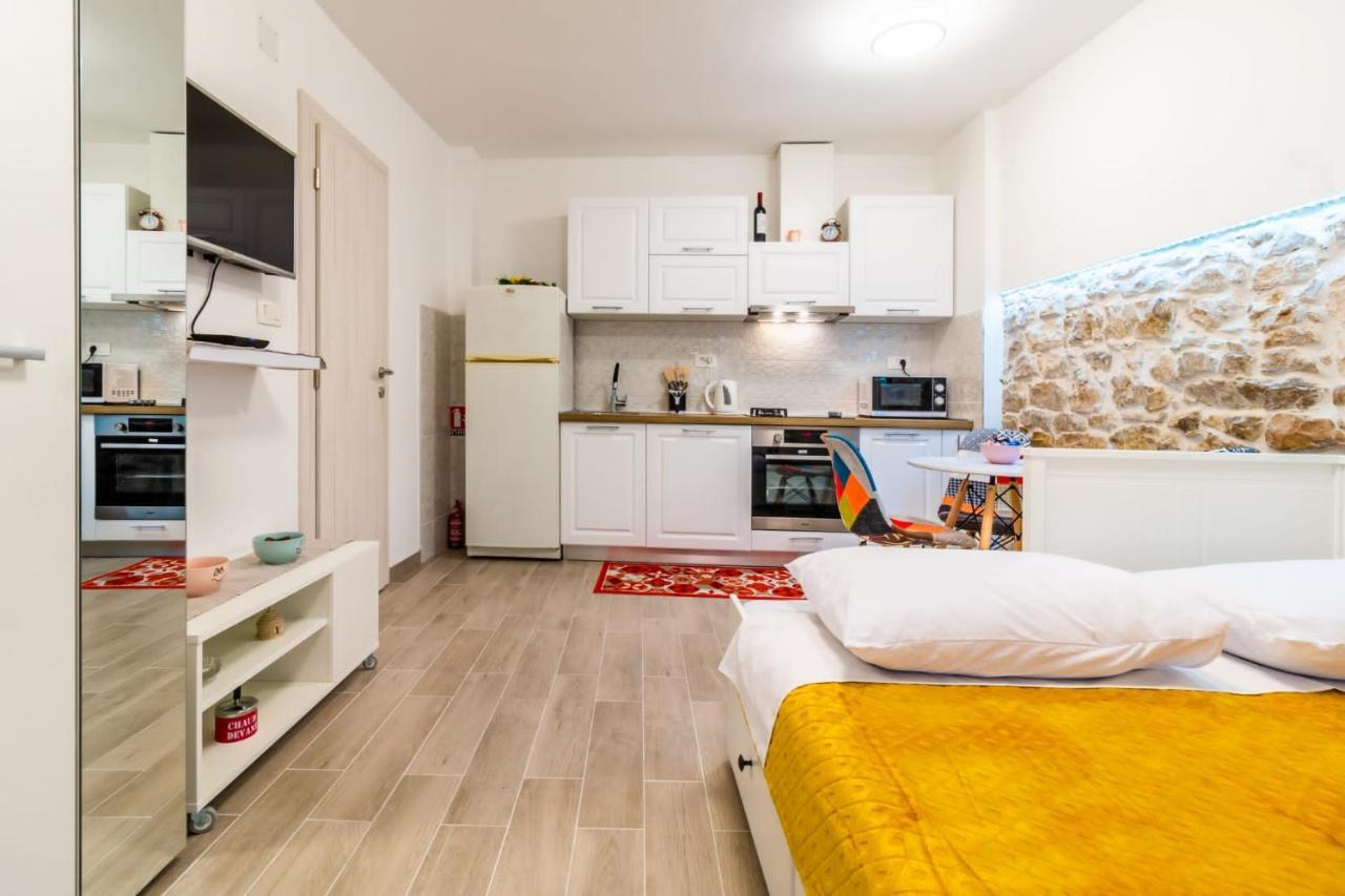 Studio Apartman Mirela Kastel Stafilic Каштела Экстерьер фото