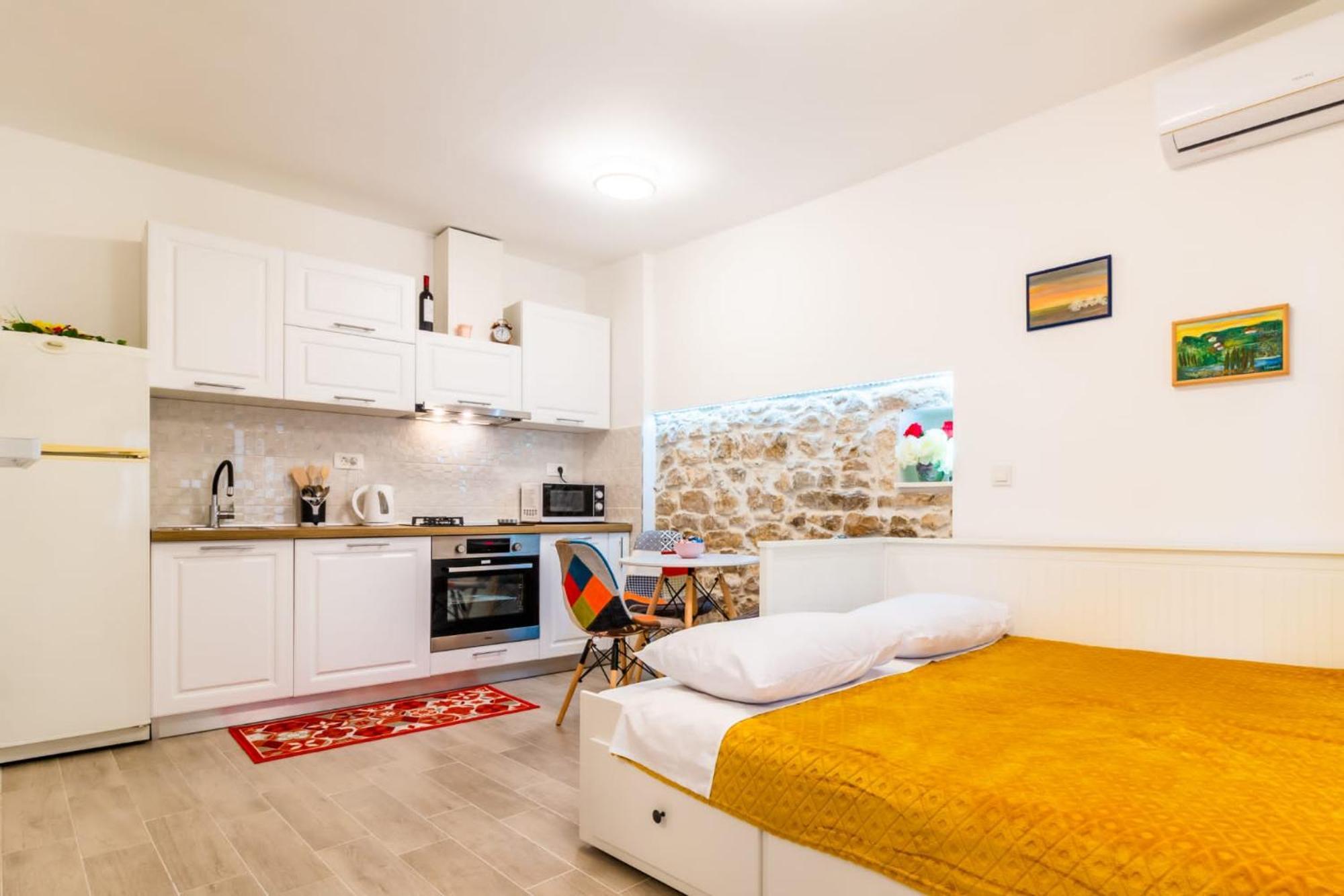 Studio Apartman Mirela Kastel Stafilic Каштела Экстерьер фото